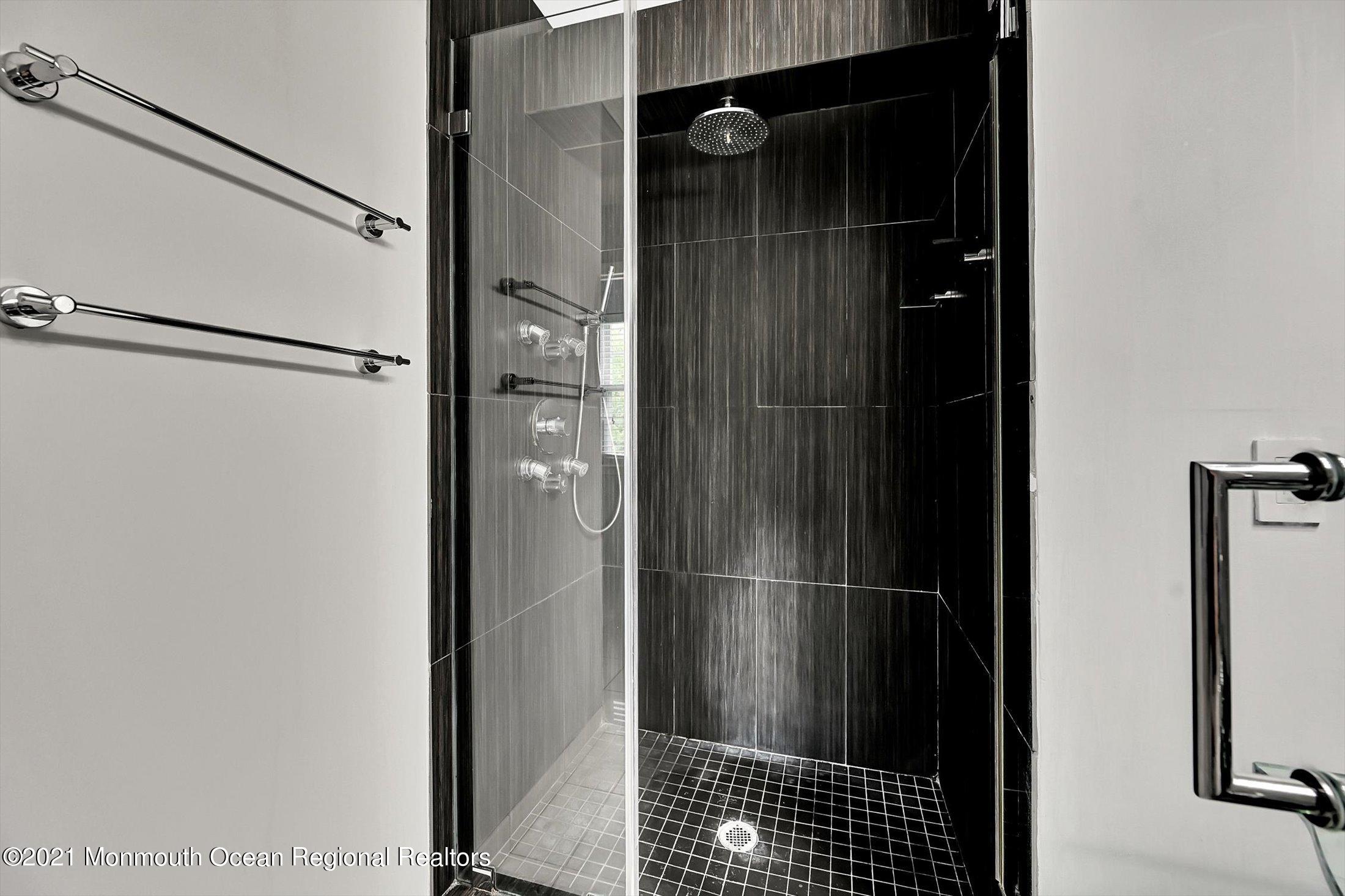 42 Alpine Road, Unit 163 Holmdel, NJ 07733 - Photo 20 of 33 22-Master Bath