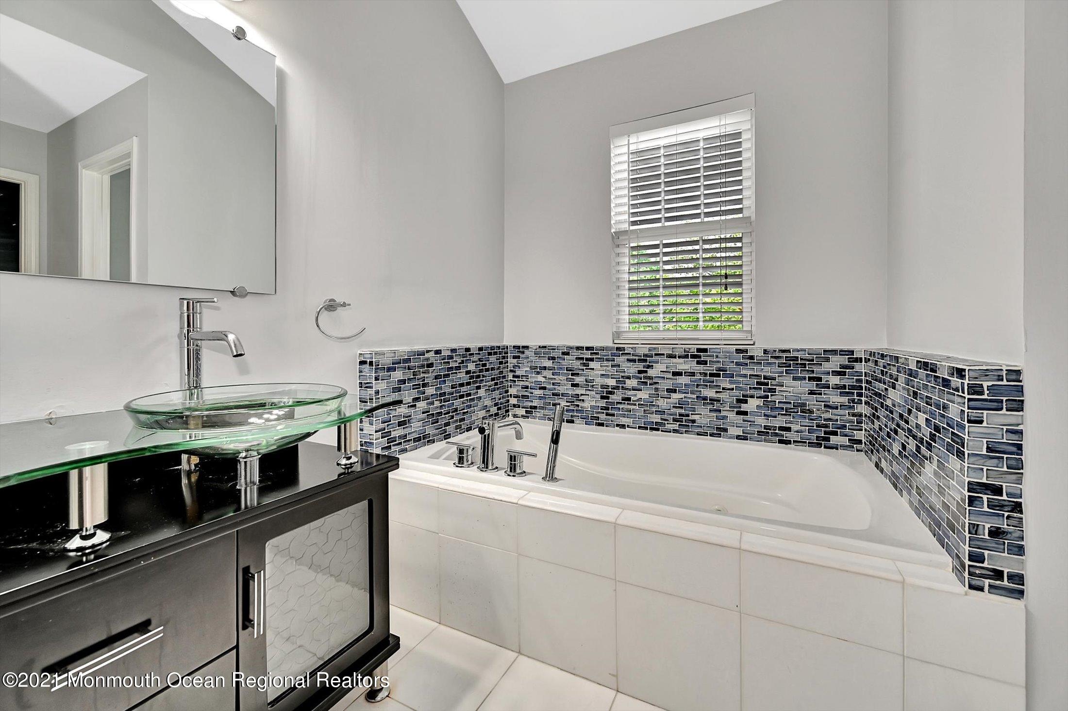 42 Alpine Road, Unit 163 Holmdel, NJ 07733 - Photo 21 of 33 23-Master Bath
