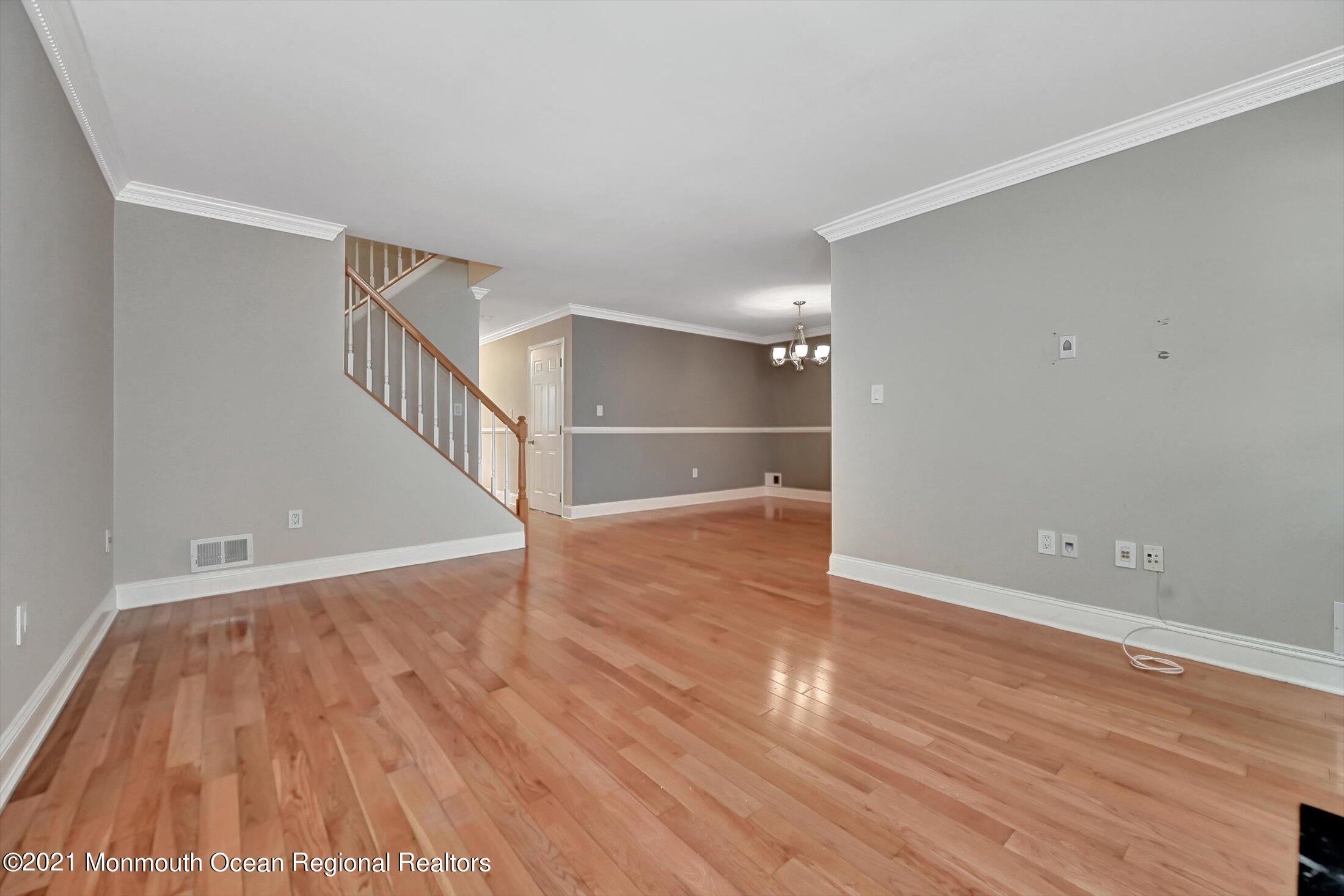 42 Alpine Road, Unit 163 Holmdel, NJ 07733 - Photo 7 of 33 09-Living