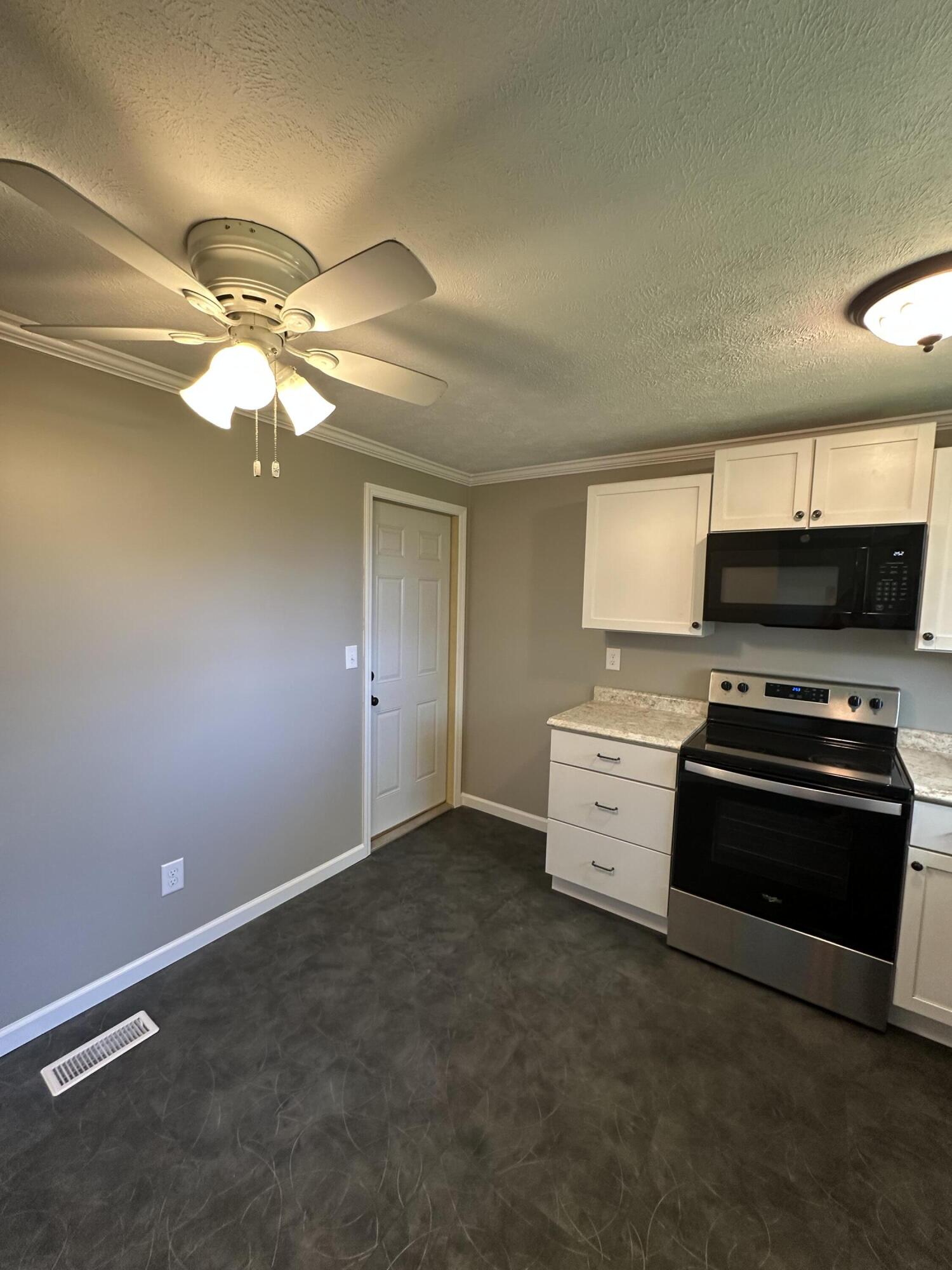 6020 Shull Road Dayton, OH 45424 - Photo 12 of 27