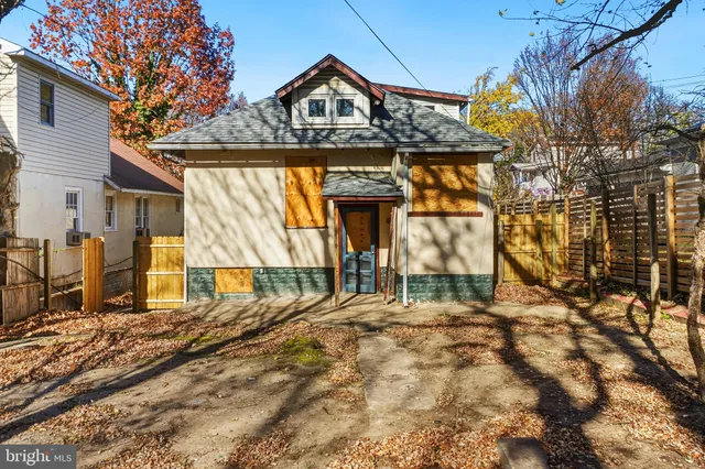 a picture of a black and white photo