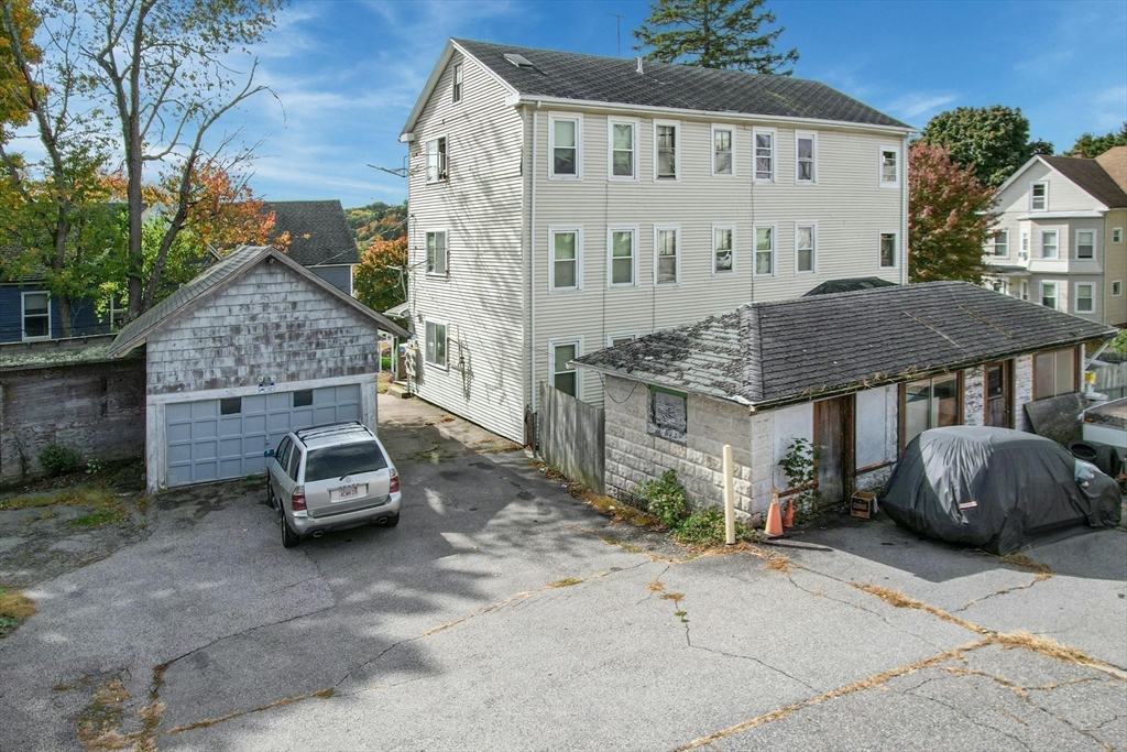 183 Vernon Street Worcester, MA 01607 - Photo 17 of 42 Gallery Image 17