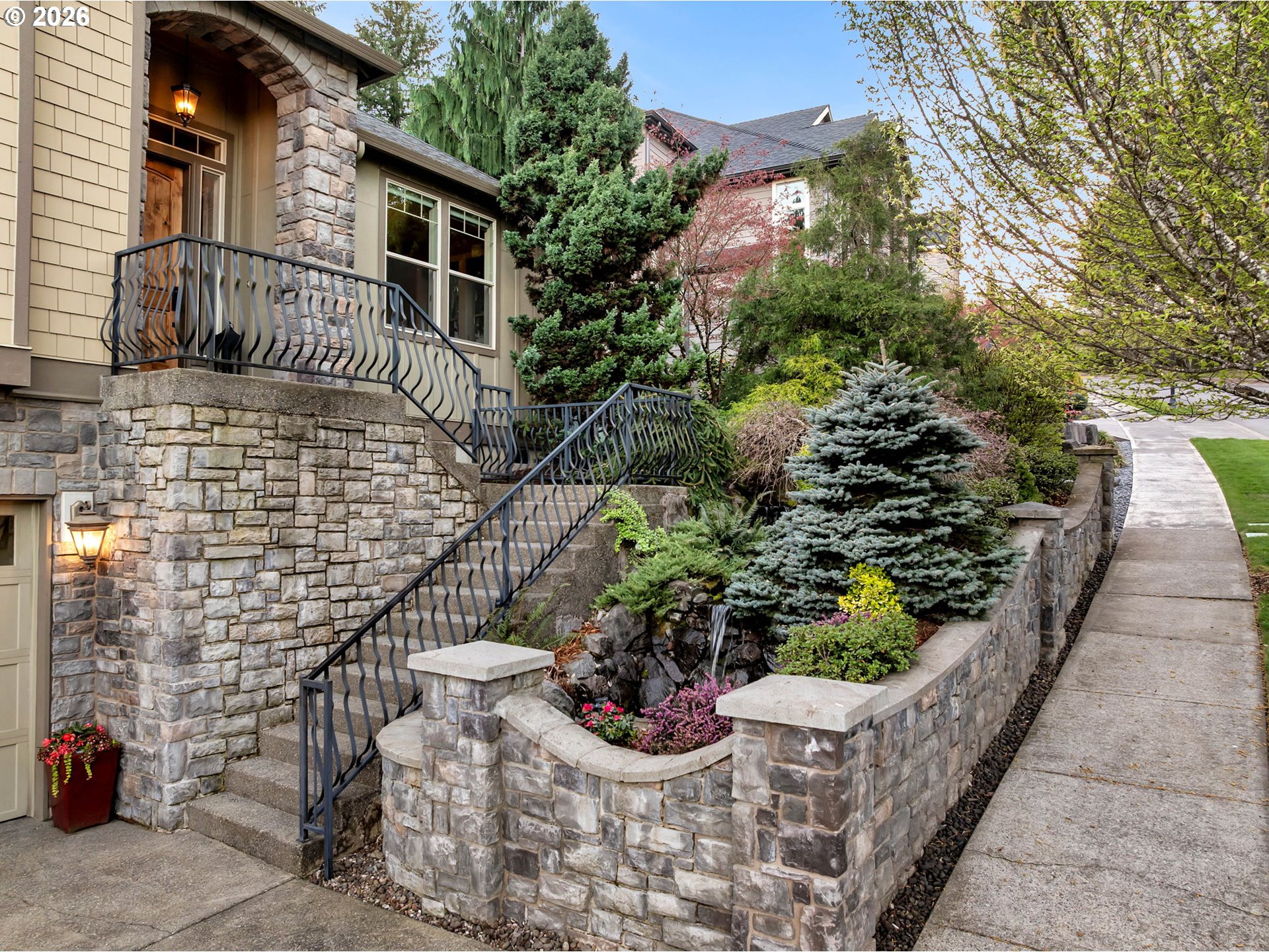 806 Northwest 35th Avenue Camas, WA 98607 - Photo 3 of 48 a front view of a house