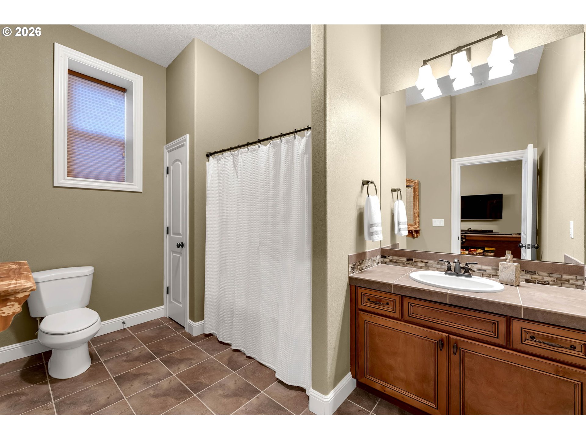 806 Northwest 35th Avenue Camas, WA 98607 - Photo 38 of 48 a bathroom with a sink and a mirror