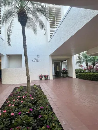 $2,100 | 7893 Sailboat Key Boulevard South, Unit 202, South Pasadena, FL 33707