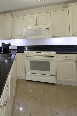 $2,100 | 7893 Sailboat Key Boulevard South, Unit 202, South Pasadena, FL 33707