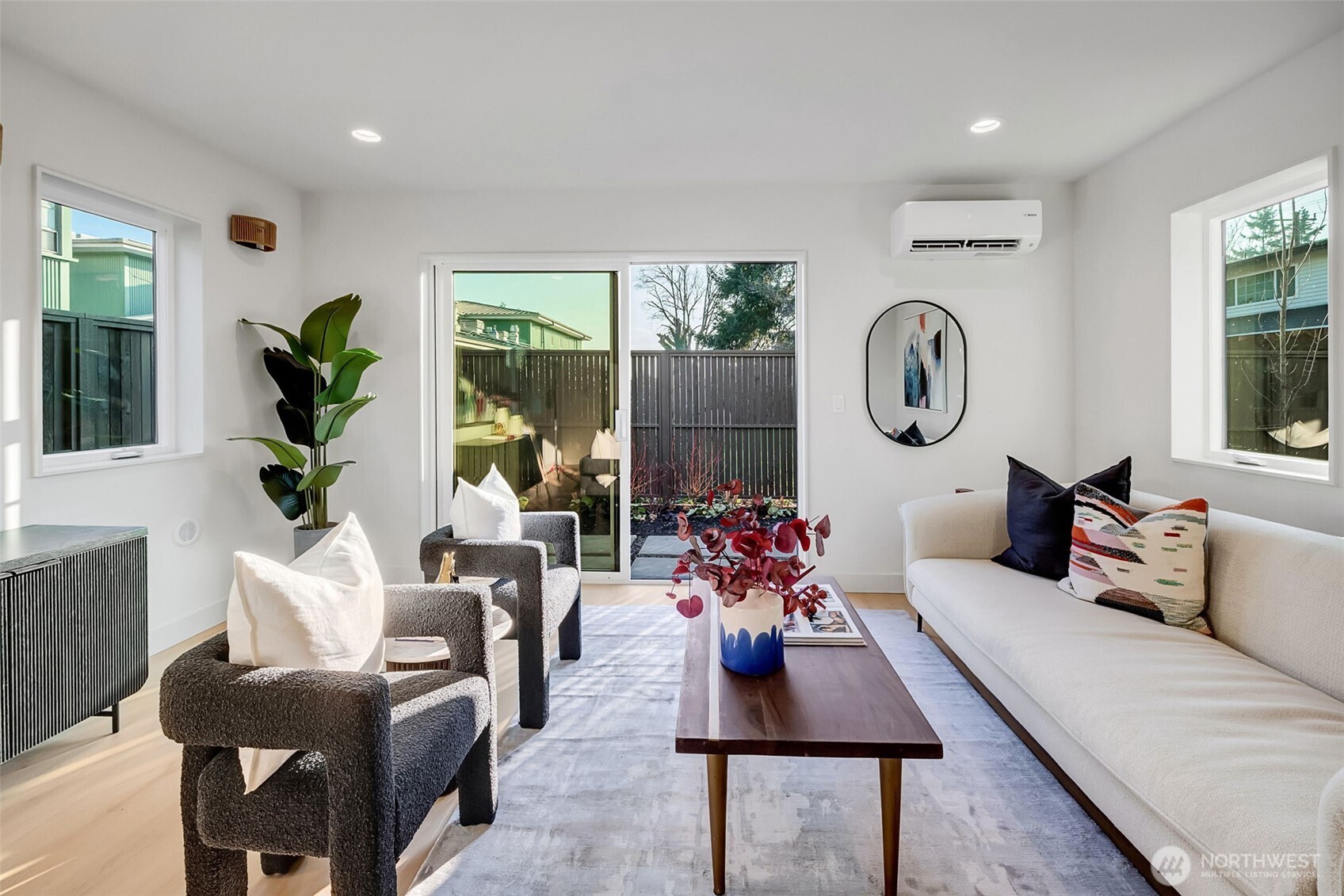 4411 South Holly Street Seattle, WA 98118 - Photo 11 of 36