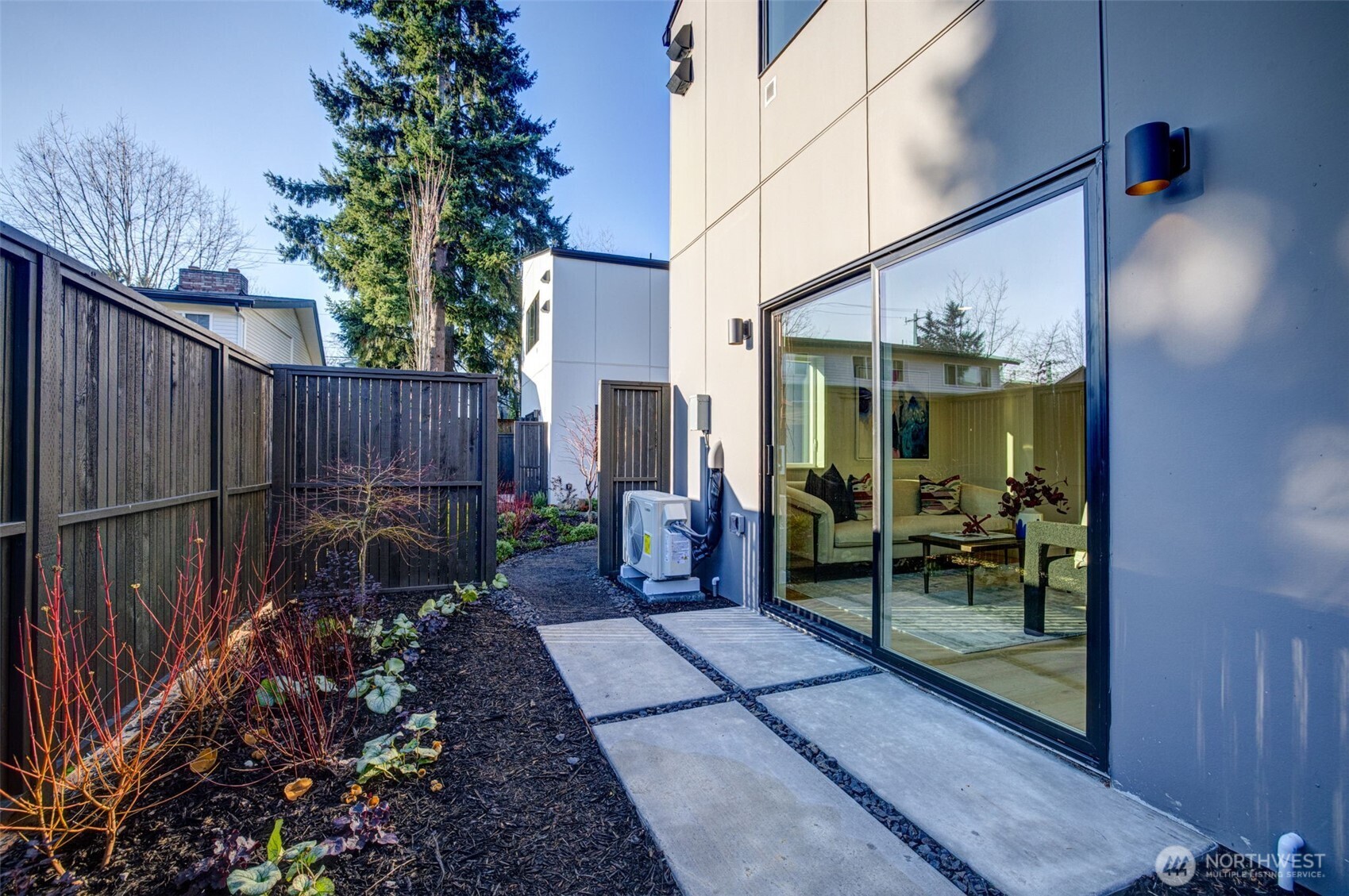 4411 South Holly Street Seattle, WA 98118 - Photo 14 of 36