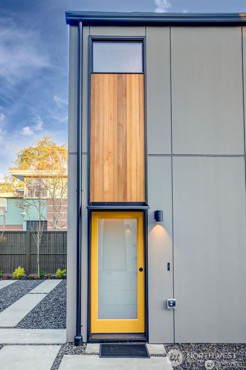 4411 South Holly Street Seattle, WA 98118 - Photo 3 of 36