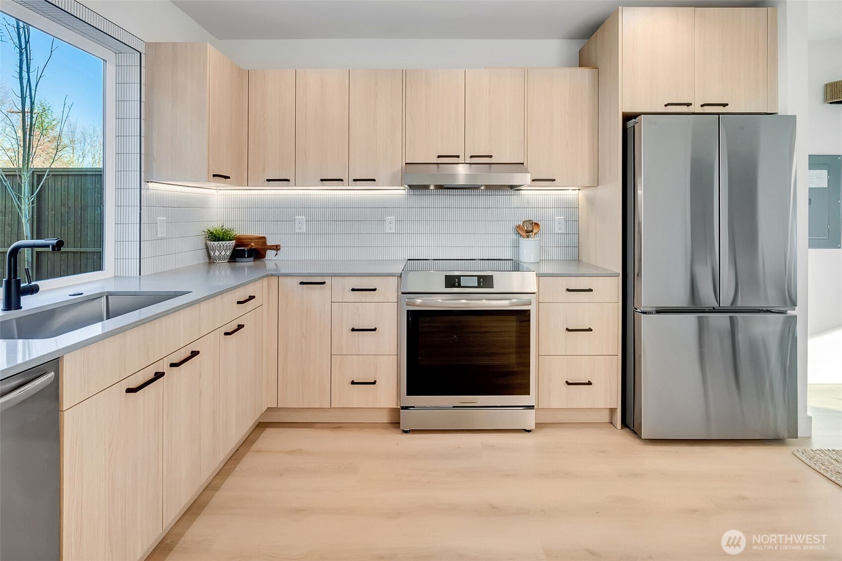 4411 South Holly Street Seattle, WA 98118 - Photo 6 of 36