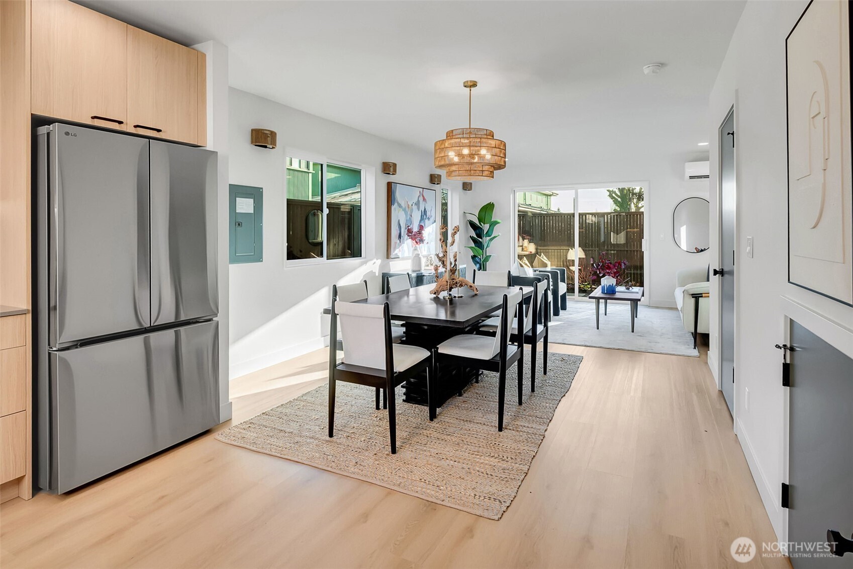 4411 South Holly Street Seattle, WA 98118 - Photo 7 of 36