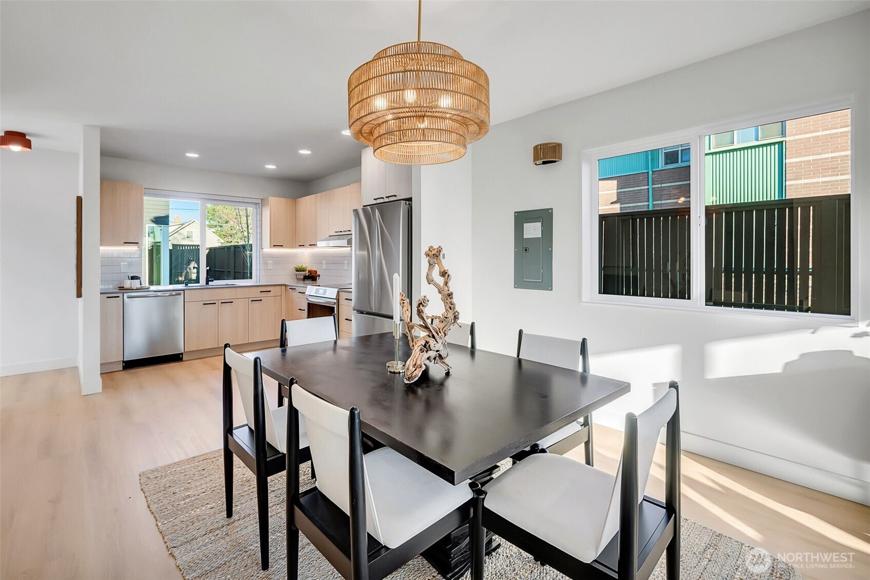 4411 South Holly Street Seattle, WA 98118 - Photo 8 of 36