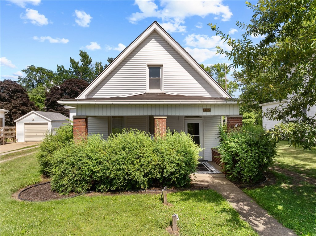 702 North Main Street Paris, IL 61944 - Photo 1 of 37