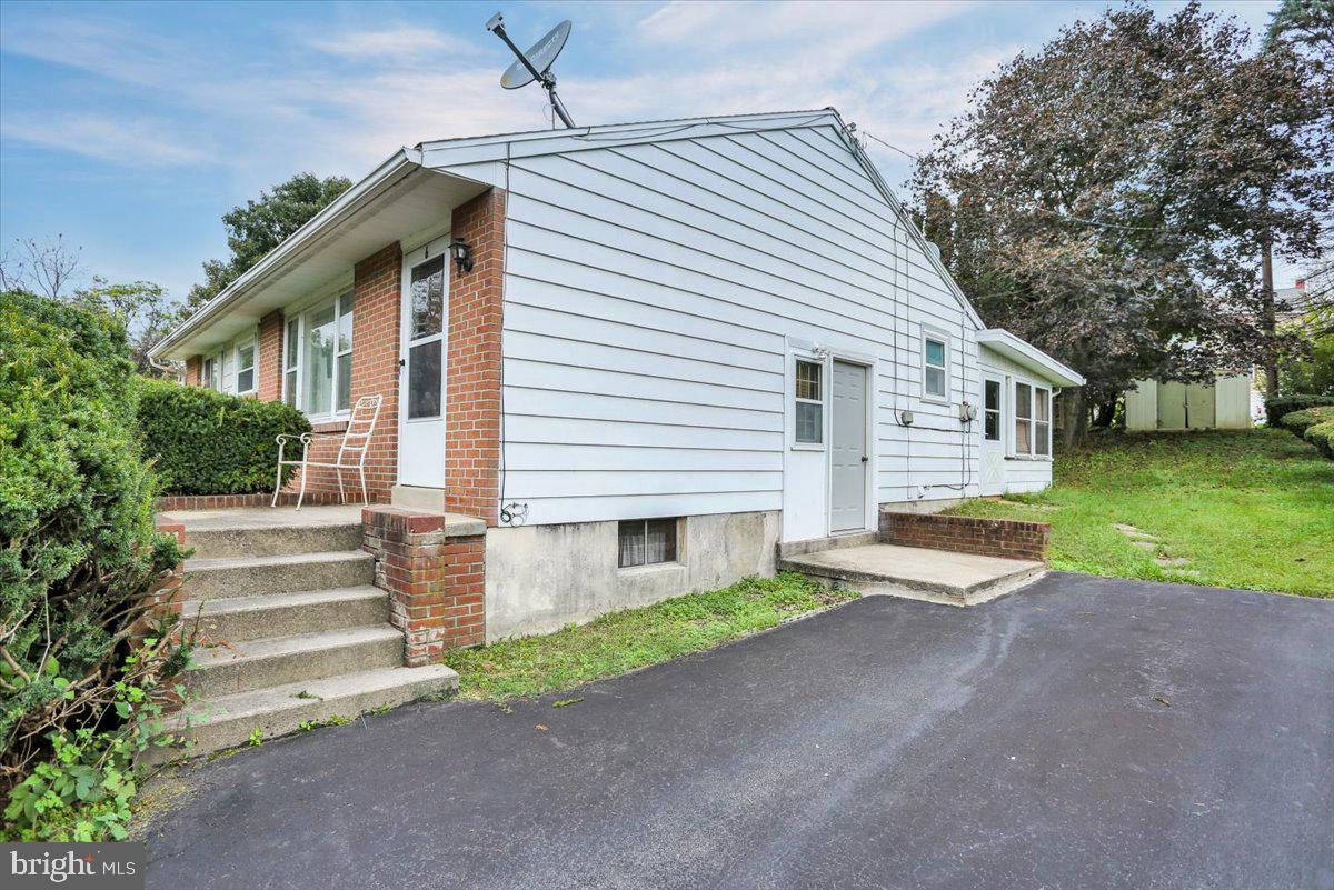 6 Ranor Court Reading, PA 19606 - Photo 2 of 27 Gallery Image 2