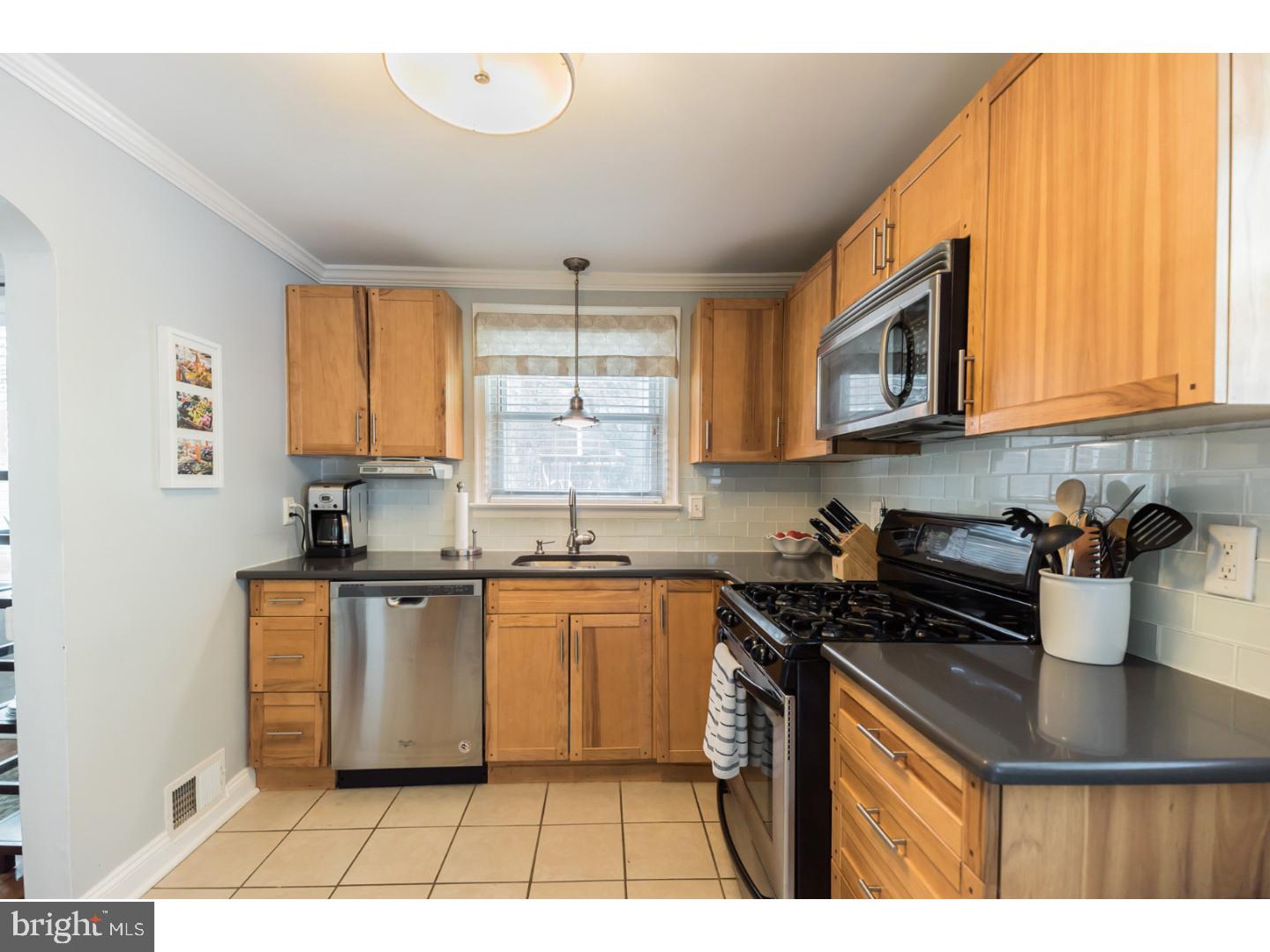 546 Overlook Road Philadelphia, PA 19128 - Photo 10 of 24