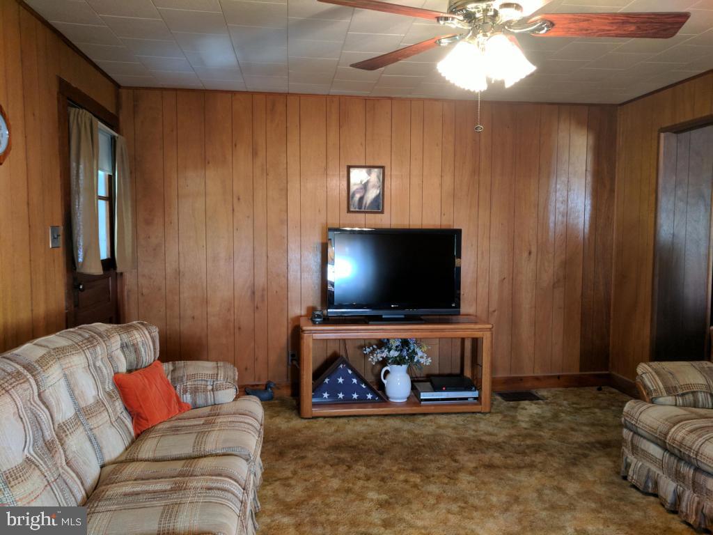 407 Chestnut Street Delta, PA 17314 - Photo 5 of 29 Living Room 2