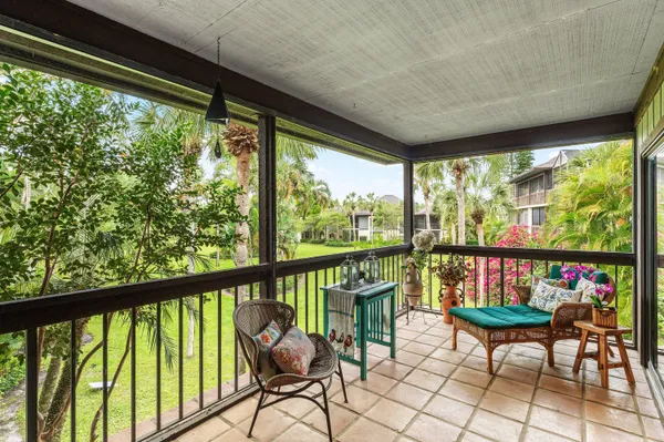 $715,000 | 13329 Polo Club Road, Unit 206, Wellington, FL 33414