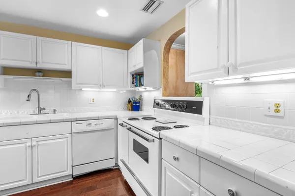 $715,000 | 13329 Polo Club Road, Unit 206, Wellington, FL 33414
