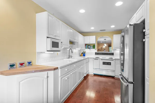 $715,000 | 13329 Polo Club Road, Unit 206, Wellington, FL 33414
