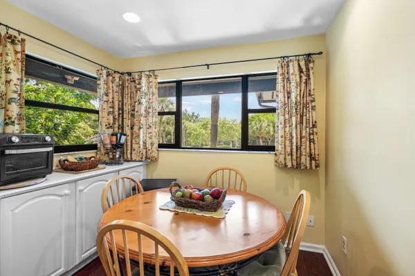 $715,000 | 13329 Polo Club Road, Unit 206, Wellington, FL 33414