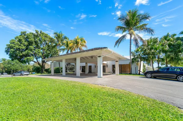 $715,000 | 13329 Polo Club Road, Unit 206, Wellington, FL 33414