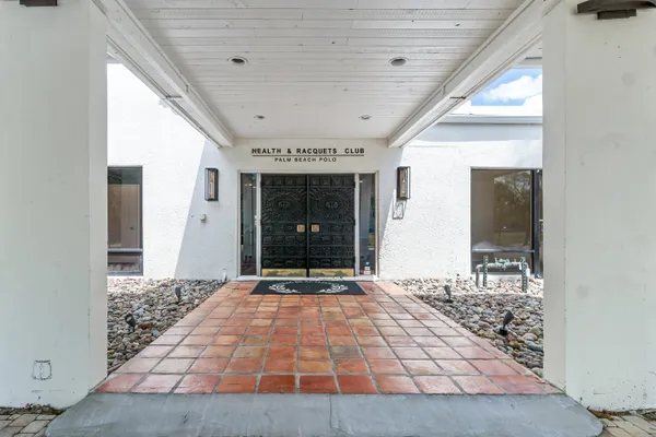 $715,000 | 13329 Polo Club Road, Unit 206, Wellington, FL 33414