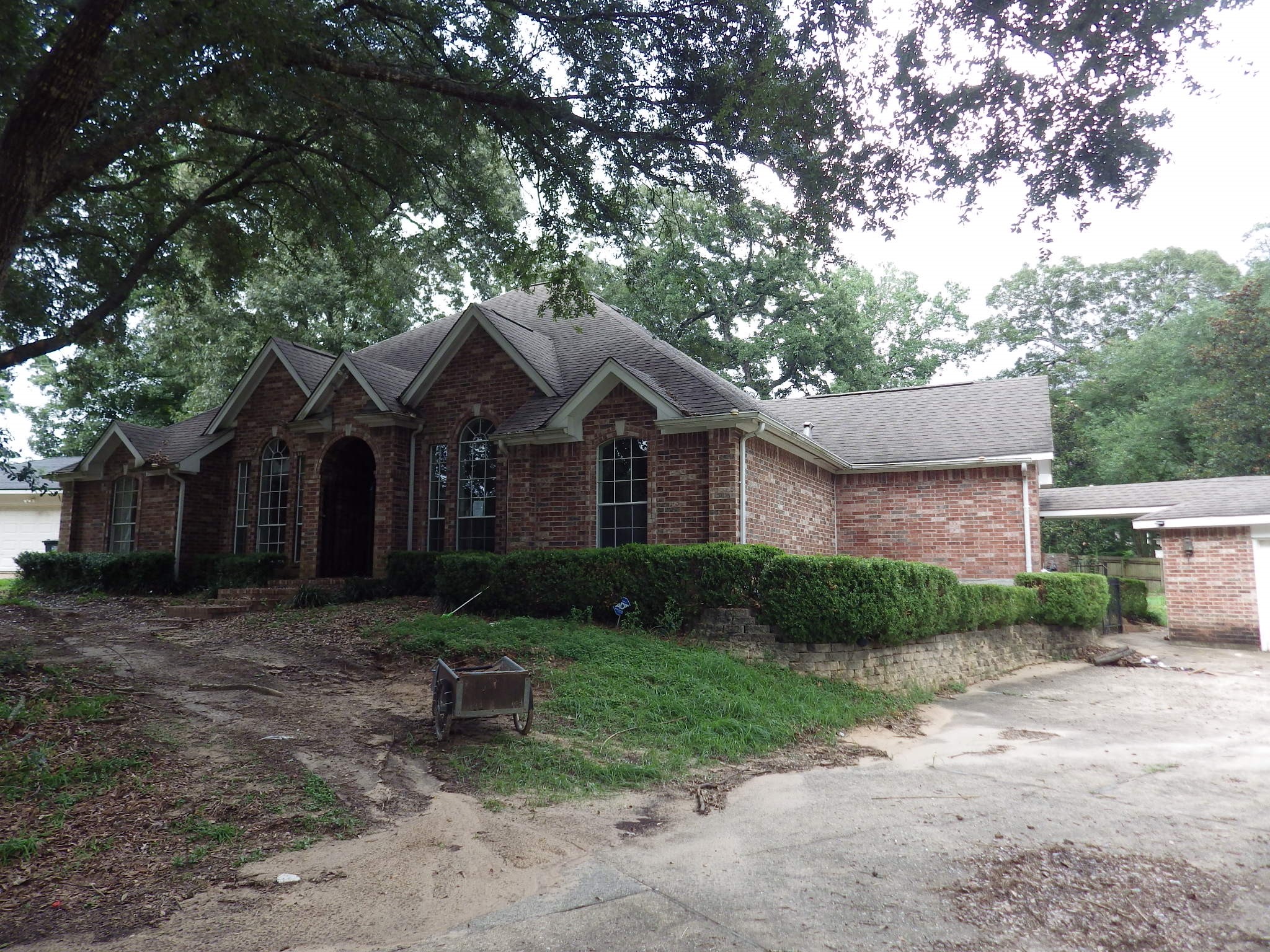 12 Robin Trail Conroe, TX 77304 - Photo 3 of 16