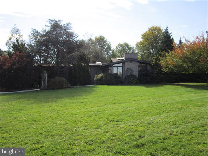 2027 Ridge Road Telford, PA 18969 - Photo 2 of 25 Exterior Front