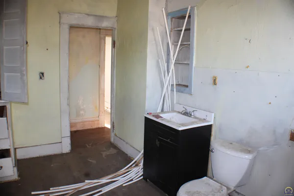 $49,900 | 217 Southwest Tyler Street, Topeka, KS 66603