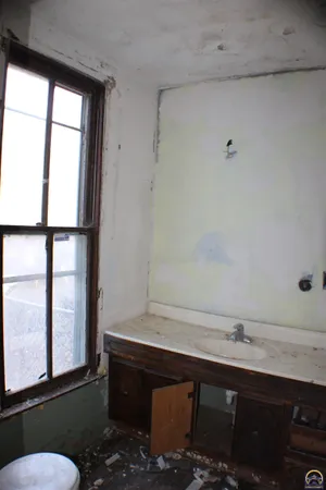 $49,900 | 217 Southwest Tyler Street, Topeka, KS 66603