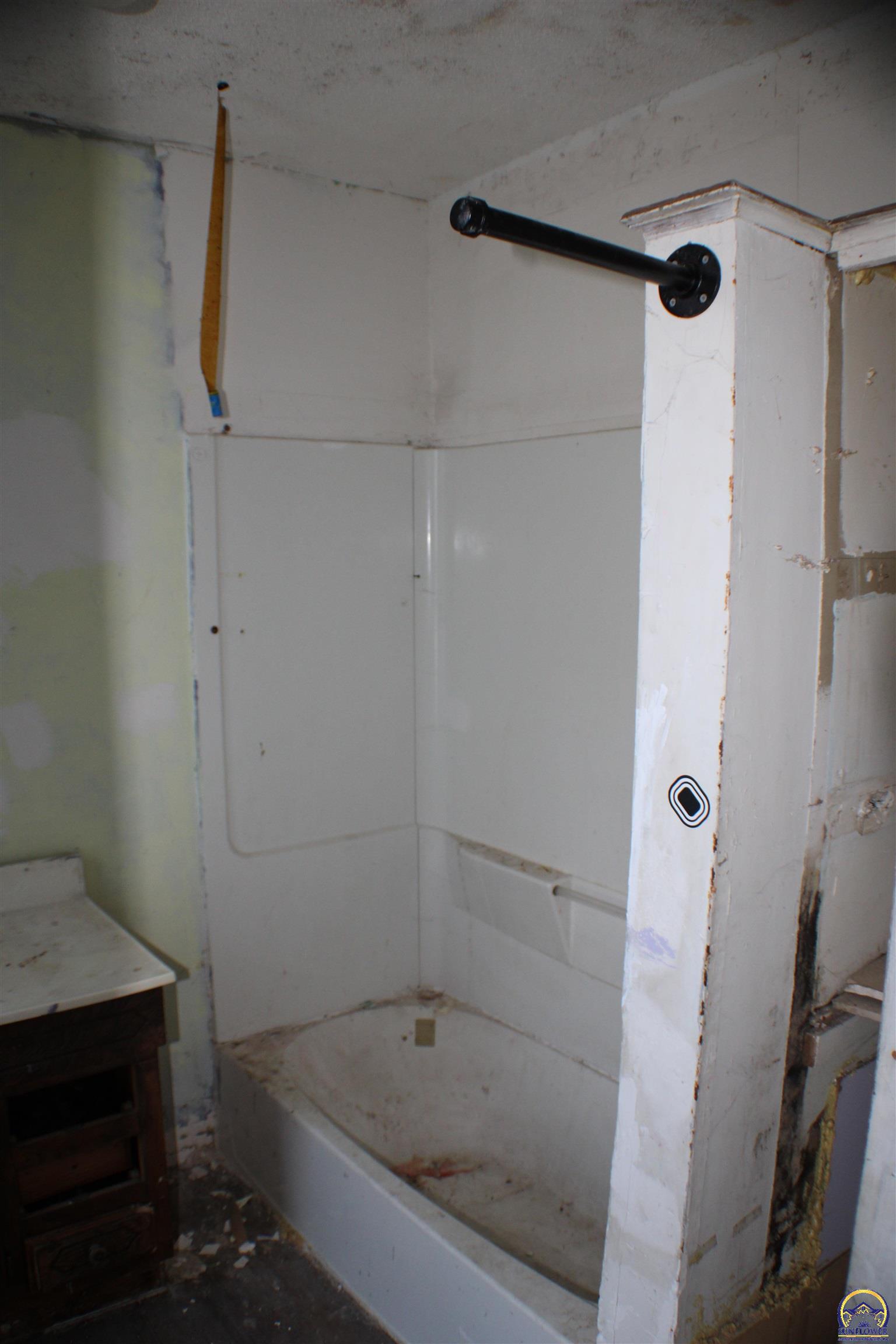 217 Southwest Tyler Street Topeka, KS 66603 - Photo 16 of 21