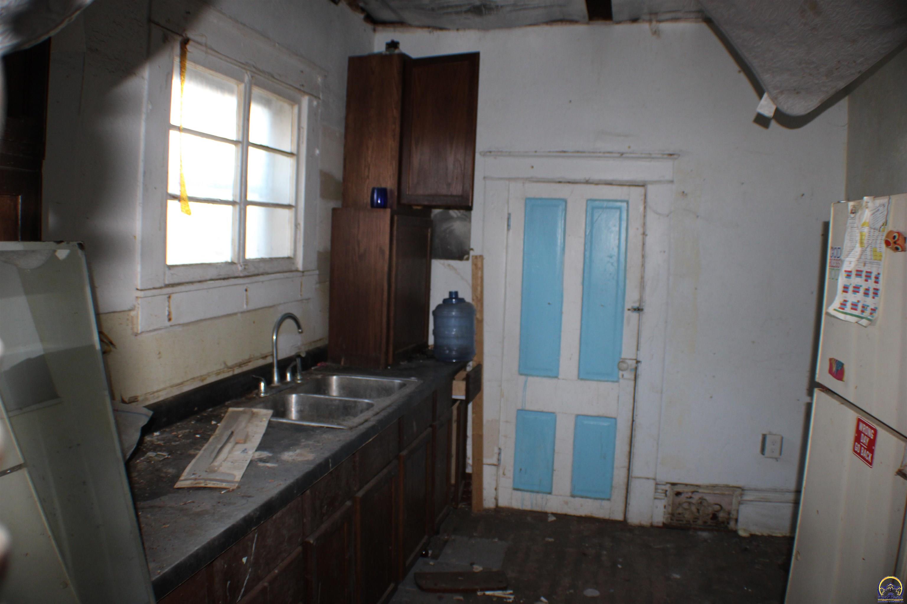 217 Southwest Tyler Street Topeka, KS 66603 - Photo 17 of 21