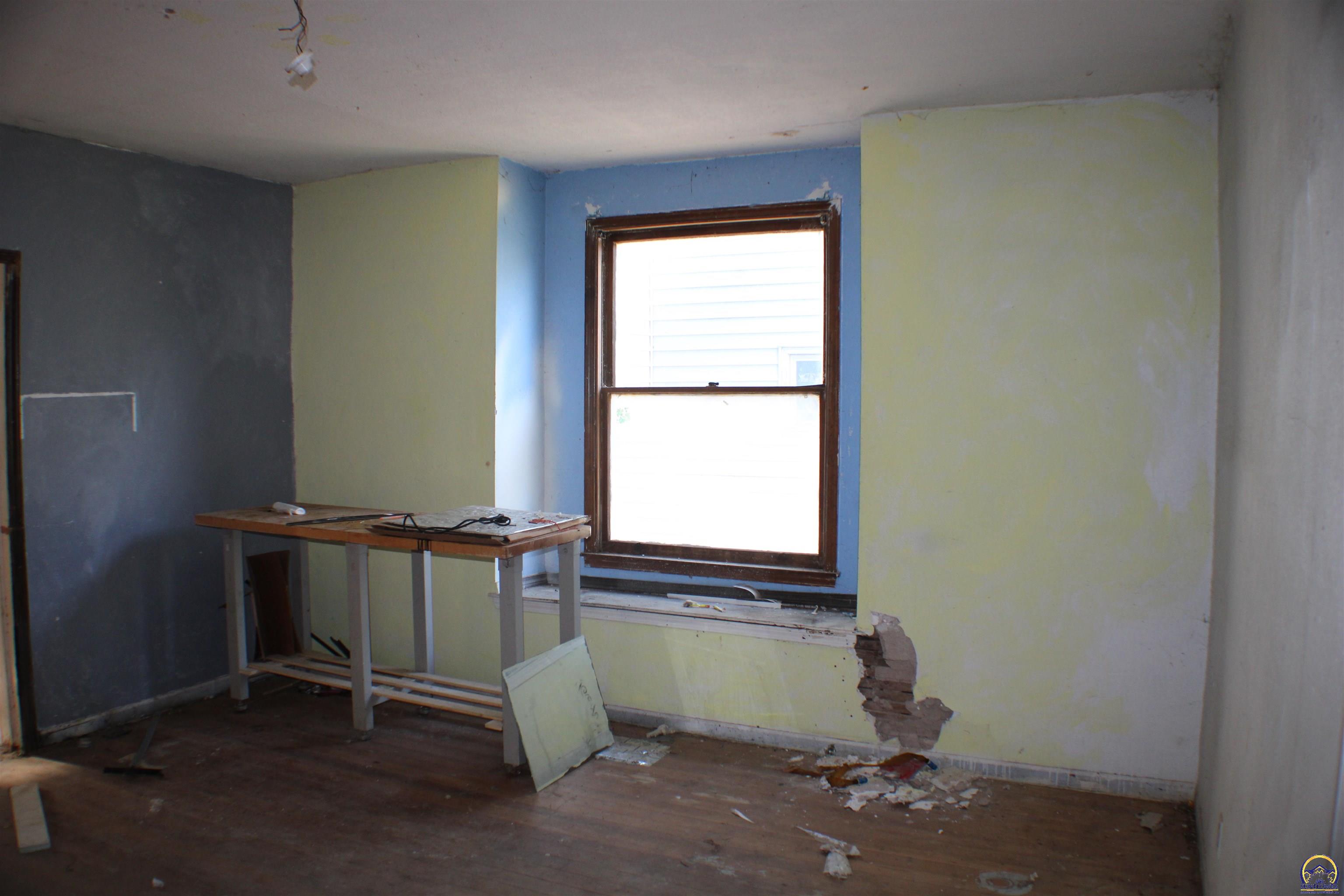 217 Southwest Tyler Street Topeka, KS 66603 - Photo 19 of 21