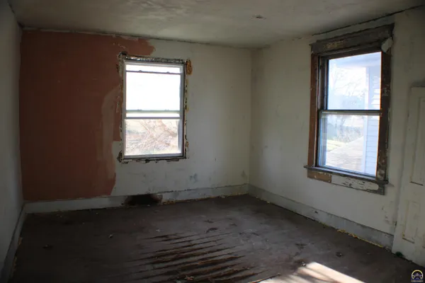 $49,900 | 217 Southwest Tyler Street, Topeka, KS 66603