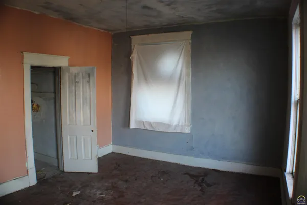 $49,900 | 217 Southwest Tyler Street, Topeka, KS 66603