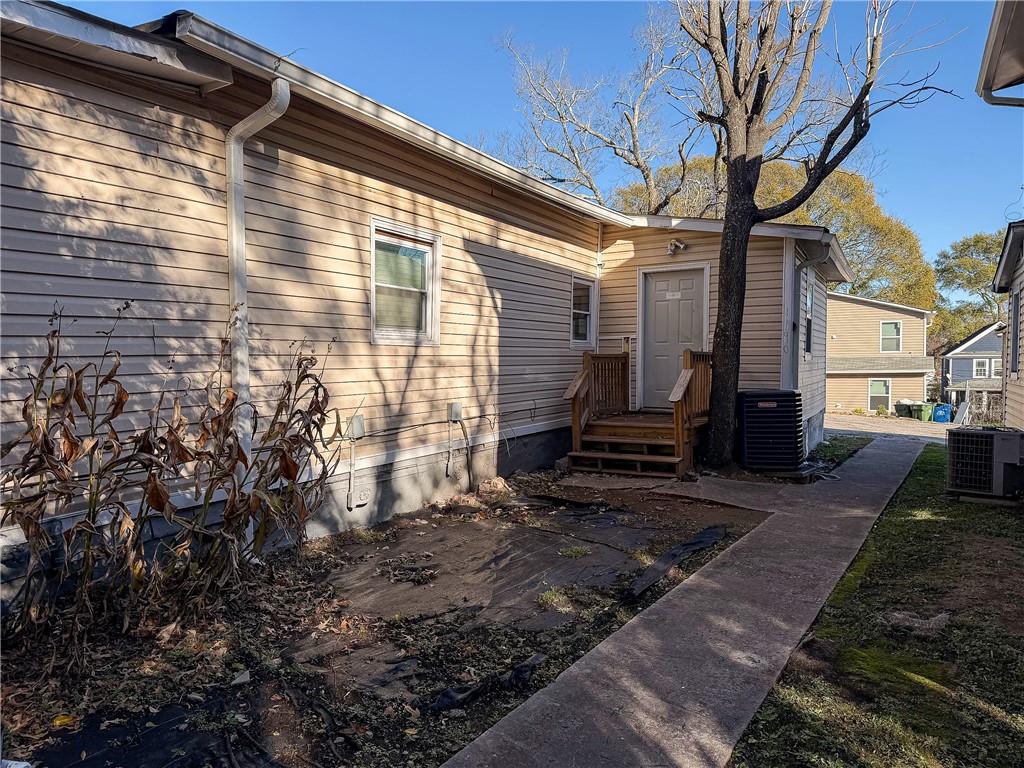 1188 Sims Street Southwest Atlanta, GA 30310 - Photo 2 of 17 a view of a back yard