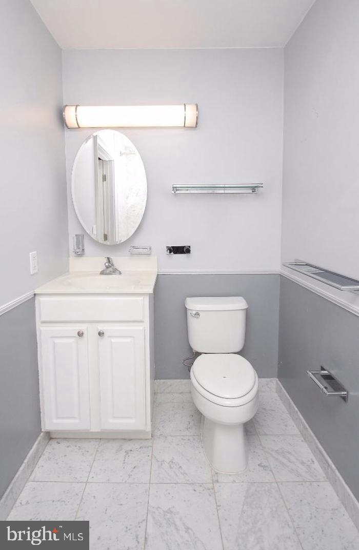1500 Chestnut Street, Unit 4F Philadelphia, PA 19102 - Photo 11 of 15 Bathroom