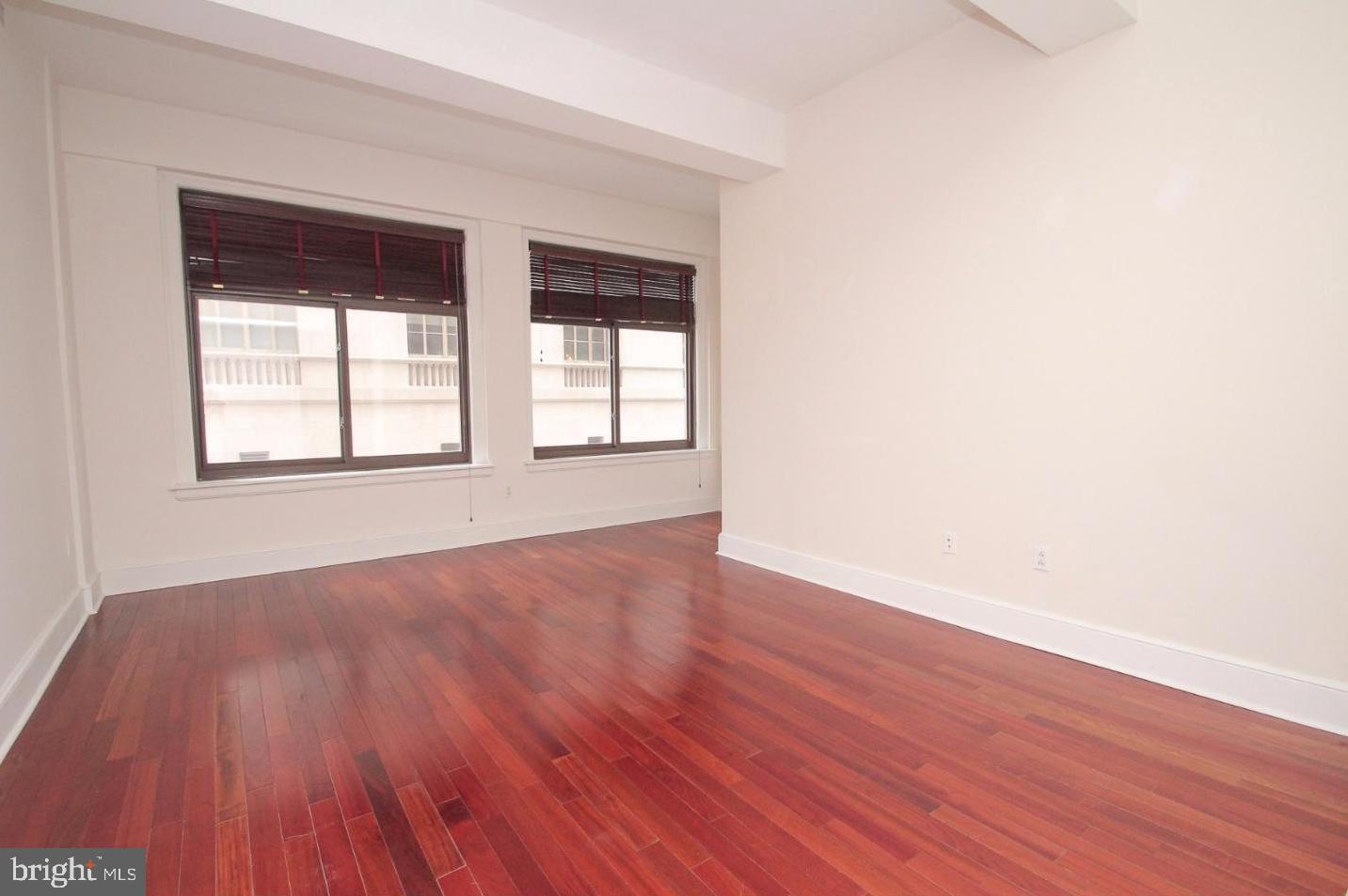 1500 Chestnut Street, Unit 4F Philadelphia, PA 19102 - Photo 4 of 15 Living Room Space