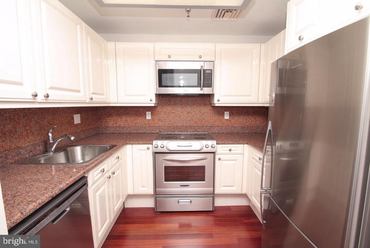 1500 Chestnut Street, Unit 4F Philadelphia, PA 19102 - Photo 5 of 15 Kitchen