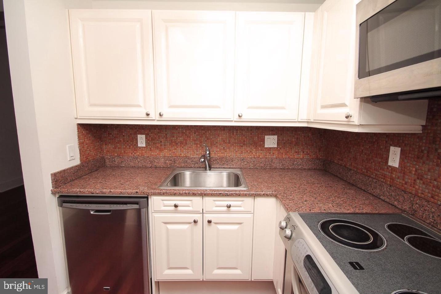 1500 Chestnut Street, Unit 4F Philadelphia, PA 19102 - Photo 6 of 15 Kitchen
