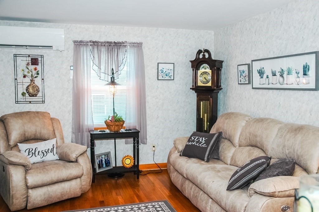 33 Baltic Road Worcester, MA 01607 - Photo 8 of 21 Gallery Image 8