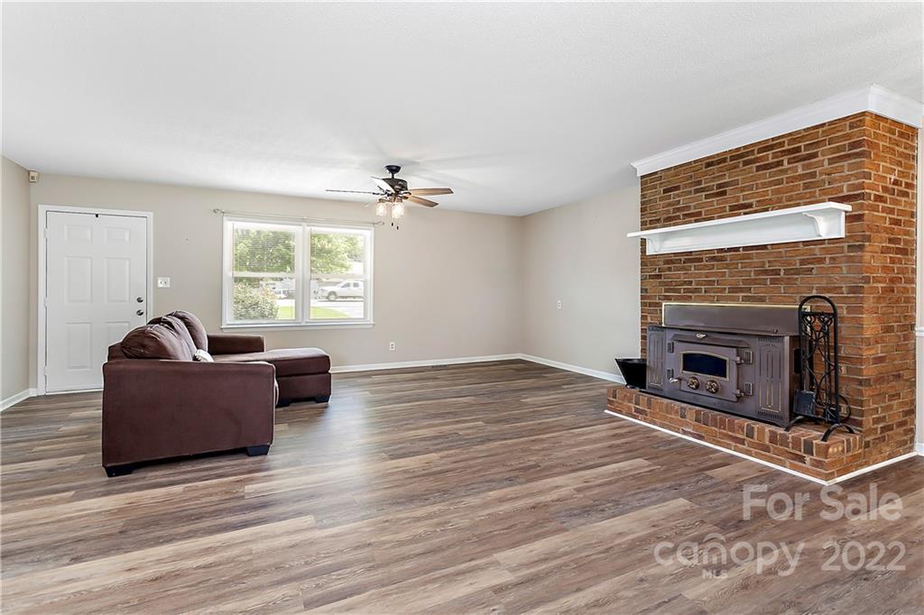 4405 Hickory Grove Road Gastonia, NC 28056 - Photo 4 of 18 Gallery Image 4