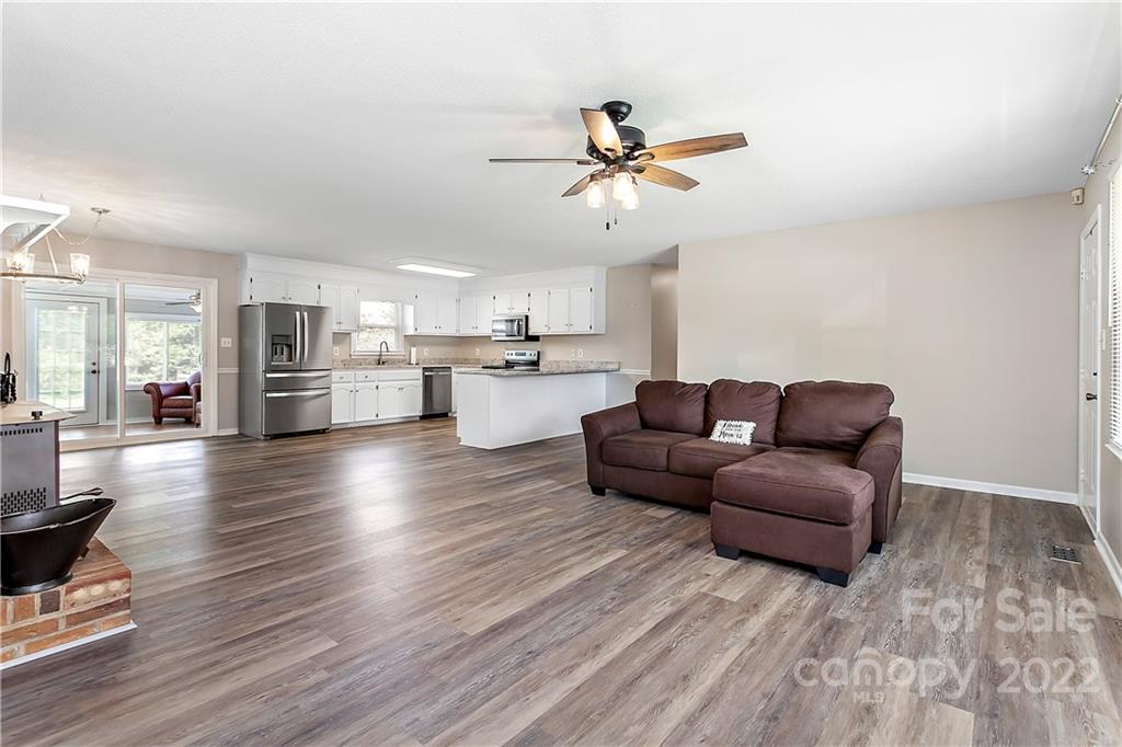4405 Hickory Grove Road Gastonia, NC 28056 - Photo 5 of 18 Gallery Image 5