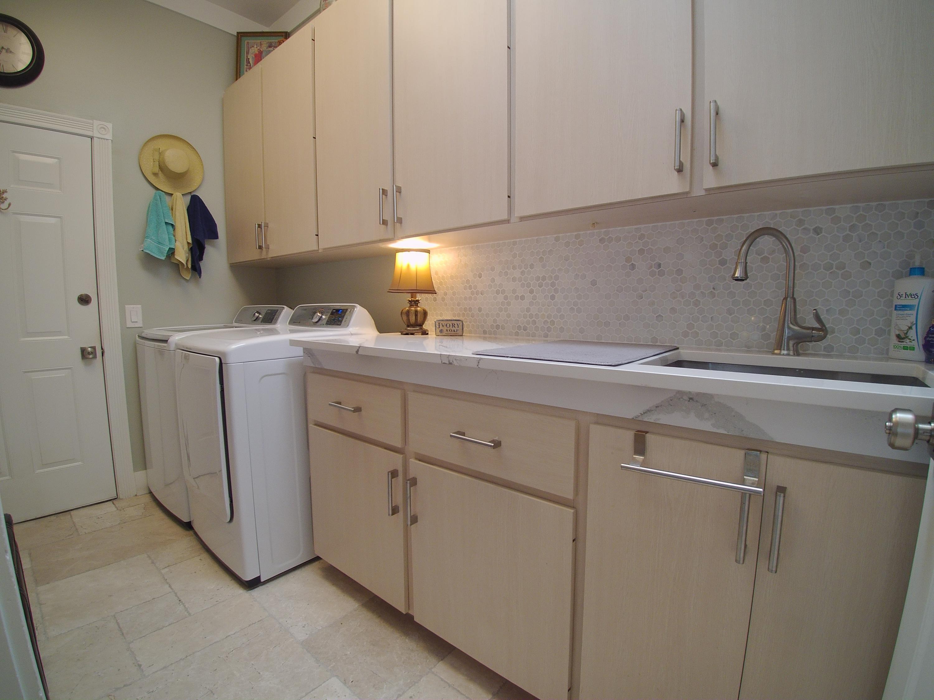 138 Hampton Circle Jupiter, FL 33458 - Photo 17 of 37 Laundry room