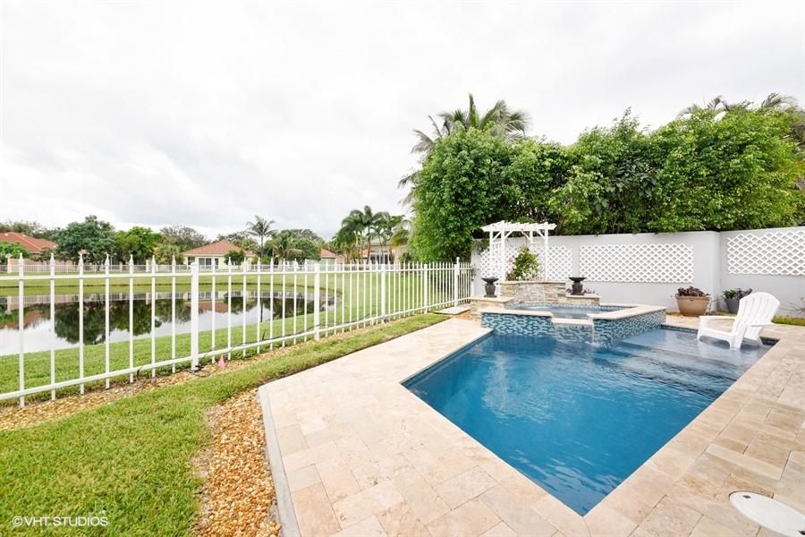 138 Hampton Circle Jupiter, FL 33458 - Photo 21 of 37 14_138HamptonCir_29_Pool_LowRes