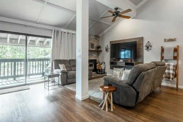 $1,015,000 | 362 Old Mammoth Road, Unit 4, Mammoth Lakes, CA 93546