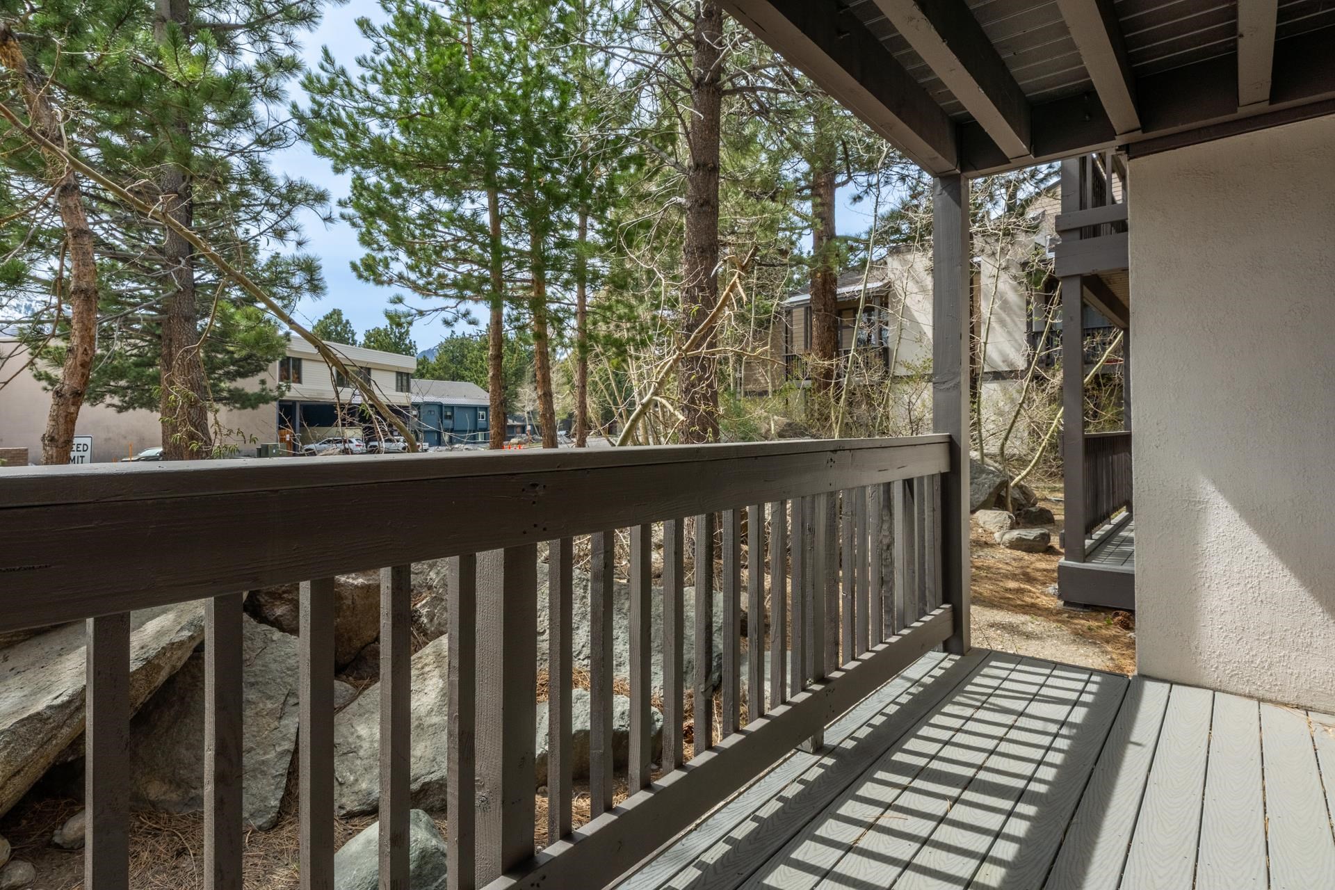 362 Old Mammoth Road, Unit 4 Mammoth Lakes, CA 93546 - Photo 27 of 50 View of deck