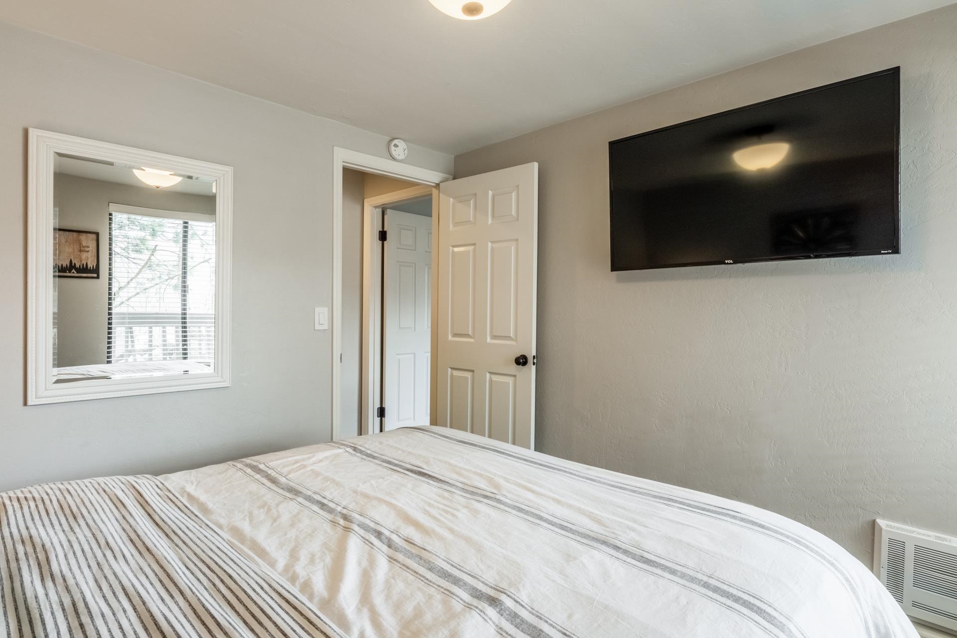 362 Old Mammoth Road, Unit 4 Mammoth Lakes, CA 93546 - Photo 32 of 50 View of bedroom