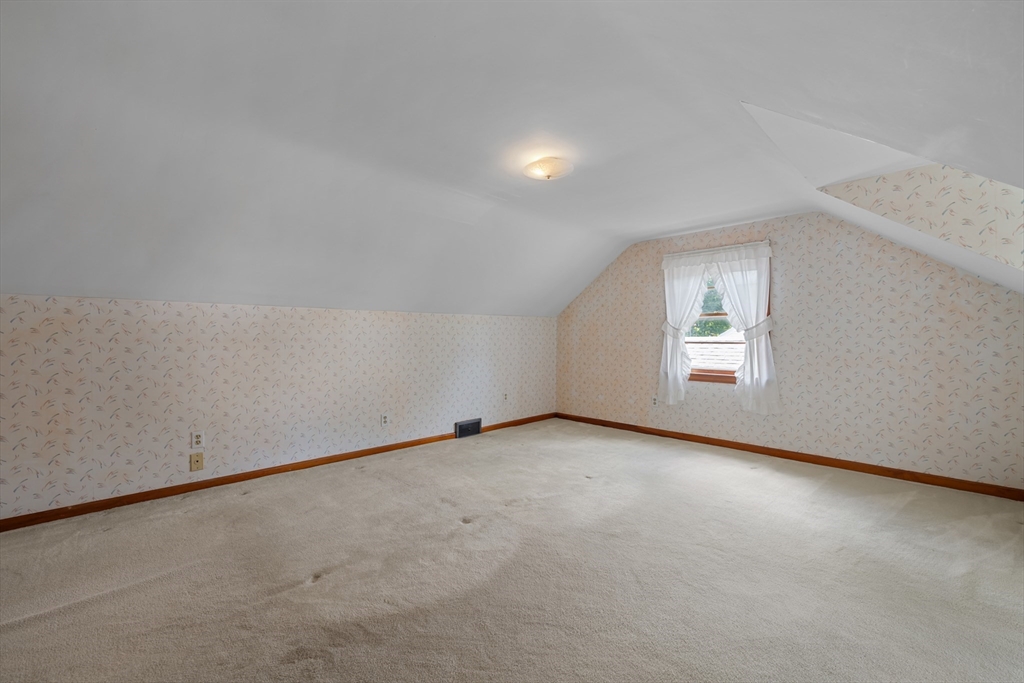 43 Rowena Street Worcester, MA 01606 - Photo 26 of 40