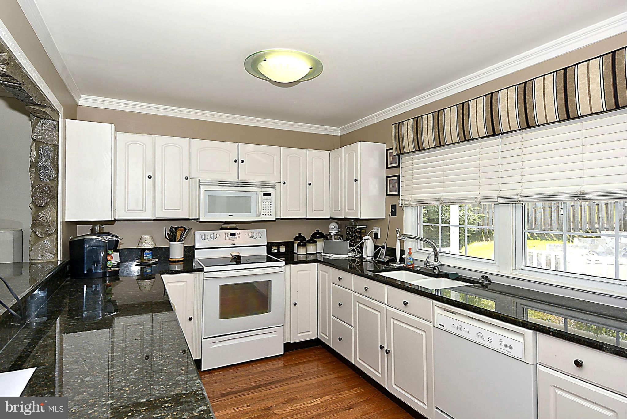 5649 Inverchapel Road Springfield, VA 22151 - Photo 4 of 20 Kitchen